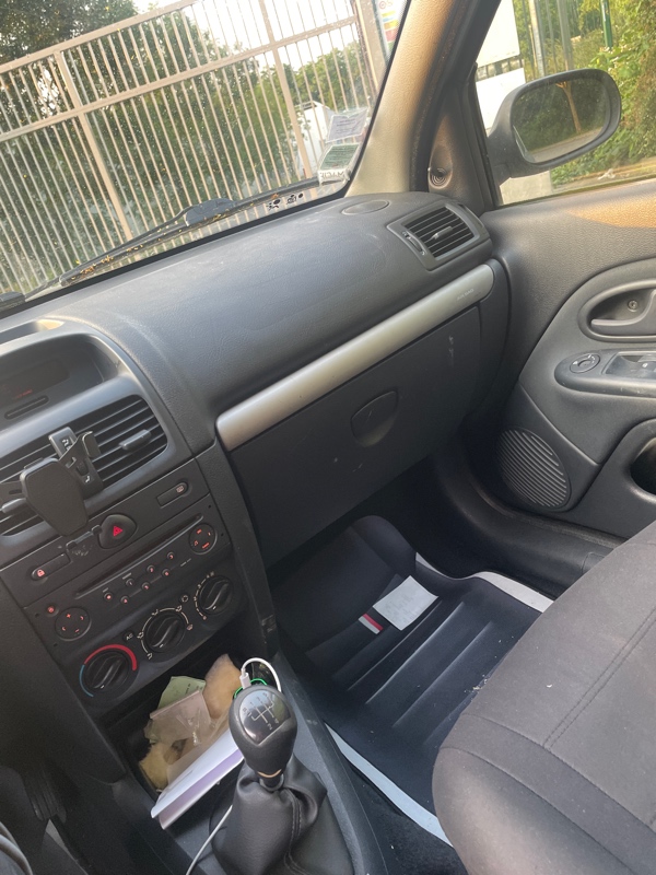 Renault Clio IV 1.2 16V 75 AUTHENTIQUE
