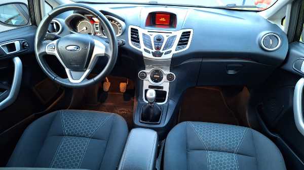Ford Fiesta V (2) 1.5 TDCI 95 TITANIUM 5P
