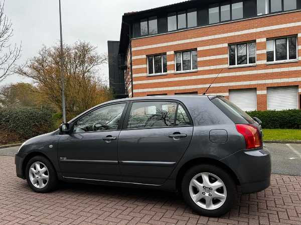 Toyota Corolla IX 90 D-4D LINEA SOL MMT 5P