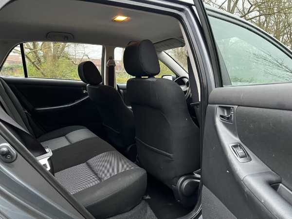 Toyota Corolla IX 90 D-4D LINEA SOL MMT 5P