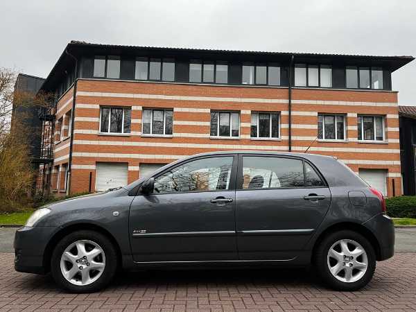 Toyota Corolla IX 90 D-4D LINEA SOL MMT 5P