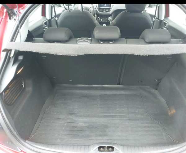 Peugeot 208 Peugeot 208 Pure Allure de 2016, 176 Km. Factures d'entretie