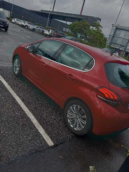 Peugeot 208 Peugeot 208 Pure Allure de 2016, 176 Km. Factures d'entretie