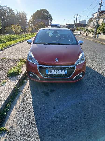 Peugeot 208 Peugeot 208 Pure Allure de 2016, 176 Km. Factures d'entretie