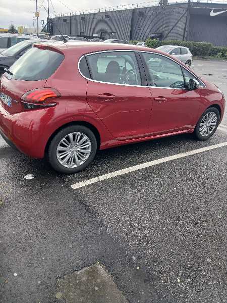 Peugeot 208 Peugeot 208 Pure Allure de 2016, 176 Km. Factures d'entretie
