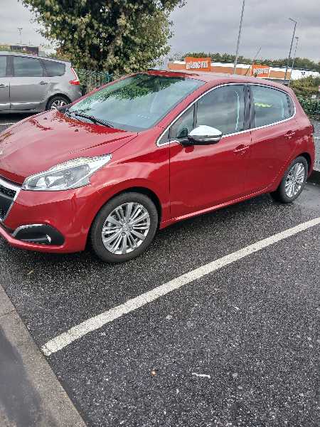 Peugeot 208 Peugeot 208 Pure Allure de 2016, 176 Km. Factures d'entretie