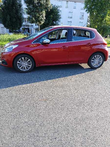 Peugeot 208 Peugeot 208 Pure Allure de 2016, 176 Km. Factures d'entretie