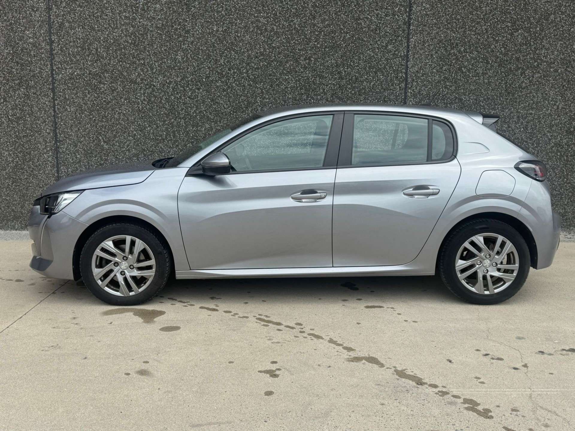 Peugeot 208 1.2i//59.000 KM// FULL CARNET//CARPLAY/GARANTIE