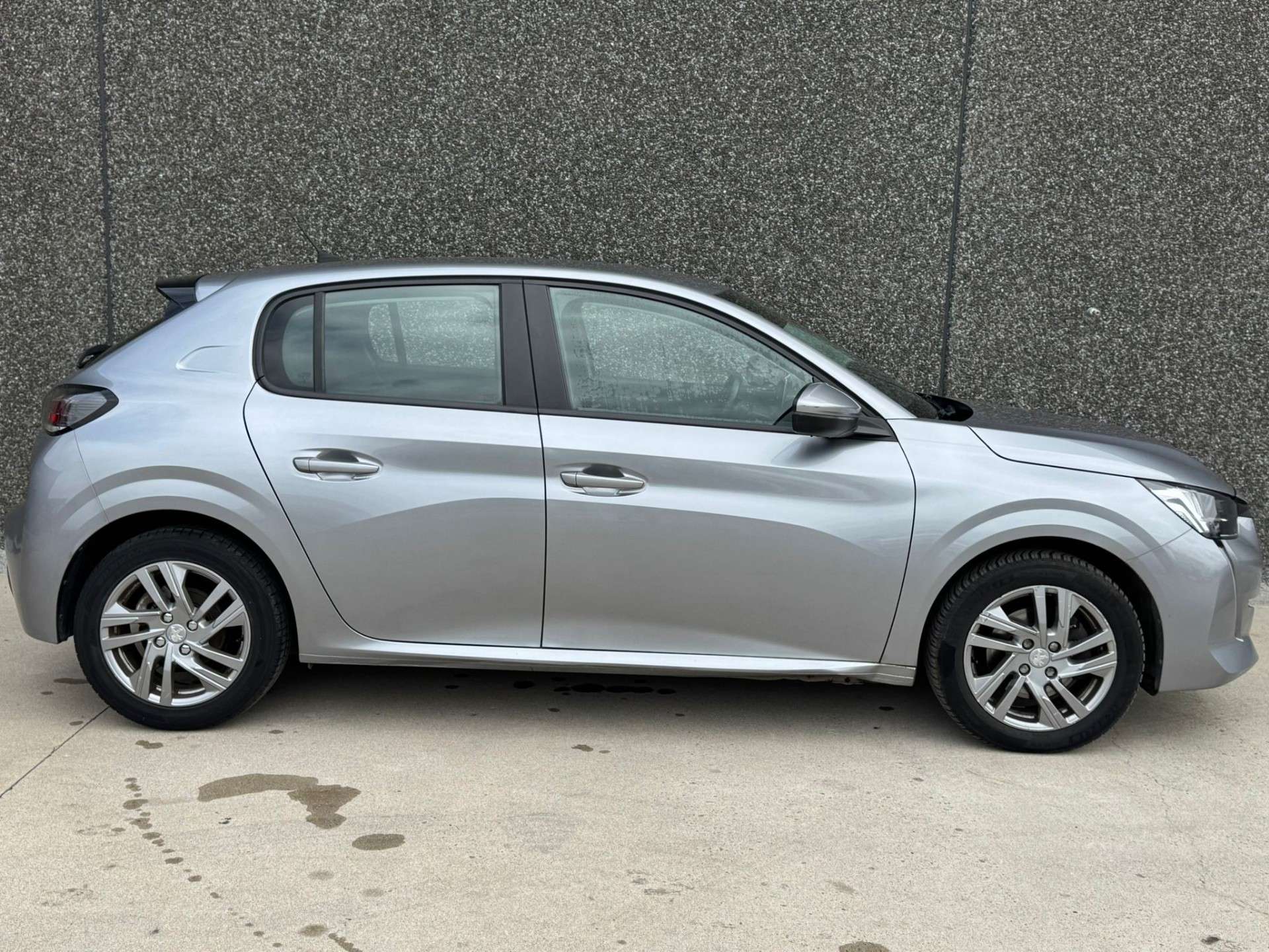 Peugeot 208 1.2i//59.000 KM// FULL CARNET//CARPLAY/GARANTIE