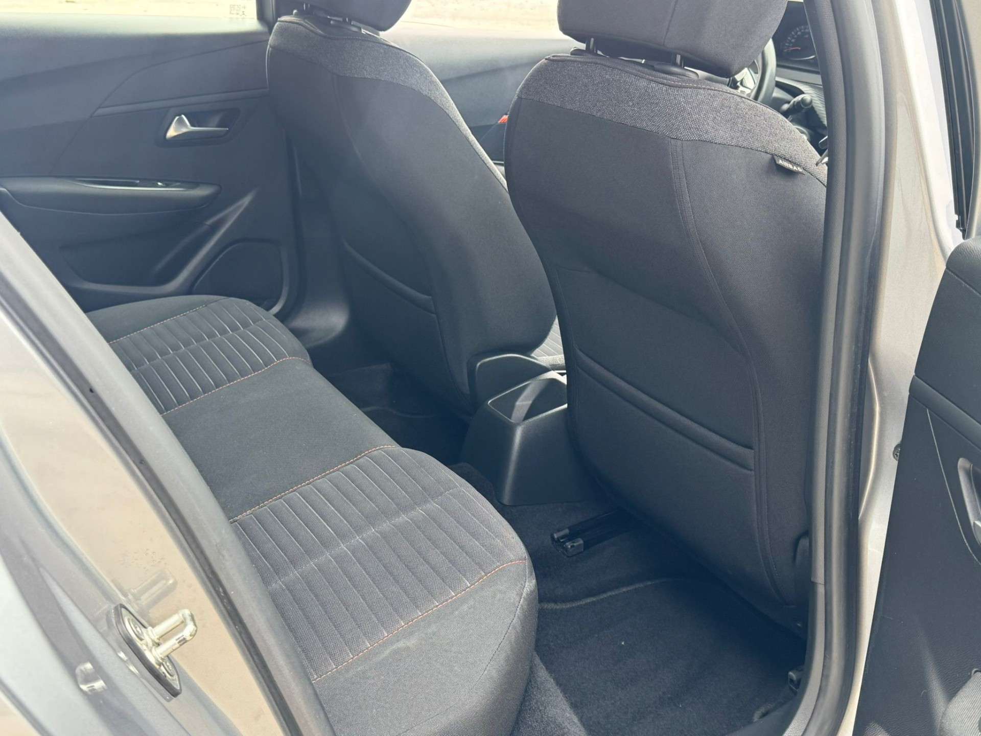 Peugeot 208 1.2i//59.000 KM// FULL CARNET//CARPLAY/GARANTIE