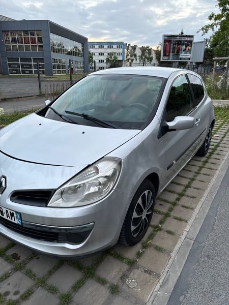 Renault Clio III 1.6 16V 110 DYNAMIQUE 3P
