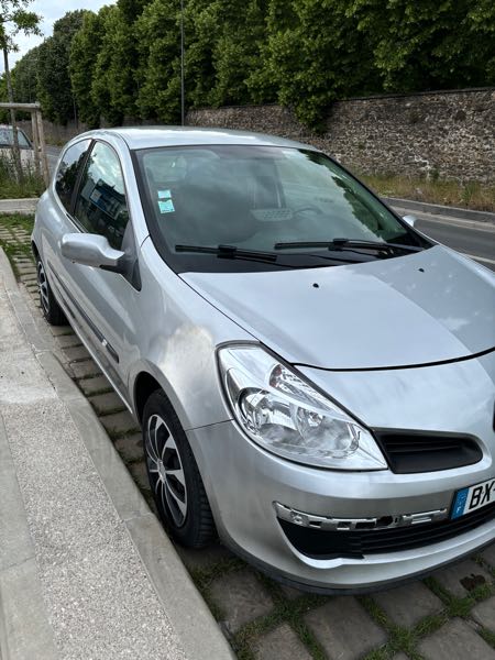 Renault Clio III 1.6 16V 110 DYNAMIQUE 3P
