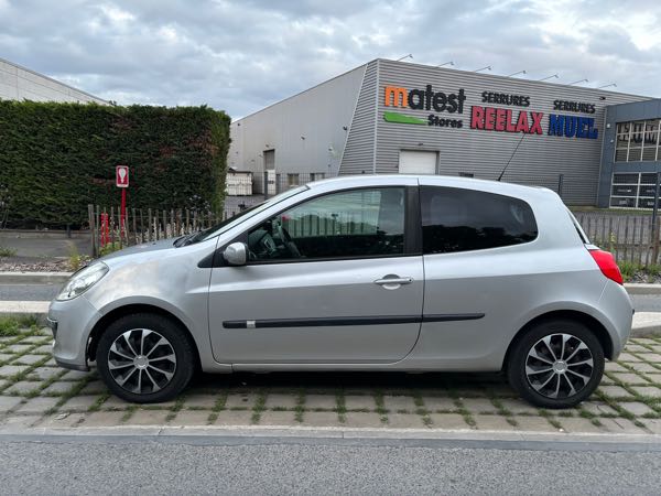 Renault Clio III 1.6 16V 110 DYNAMIQUE 3P