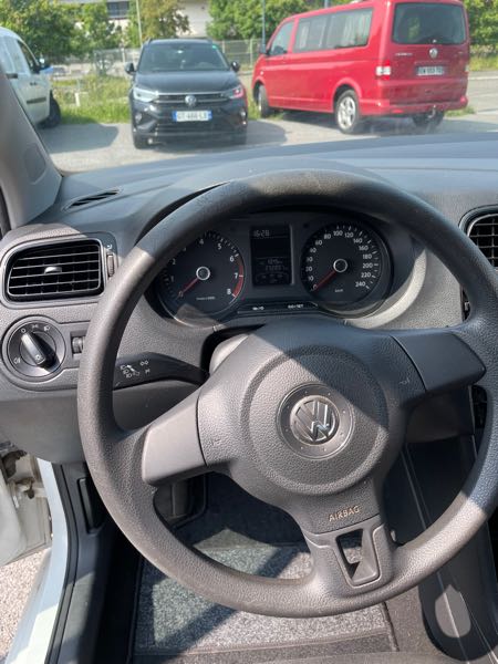Volkswagen Polo V 1.2 60 CONCEPT 3P
