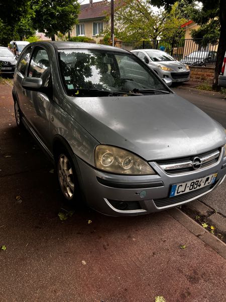 Opel Corsa Bonjour, je vends Opel corsa