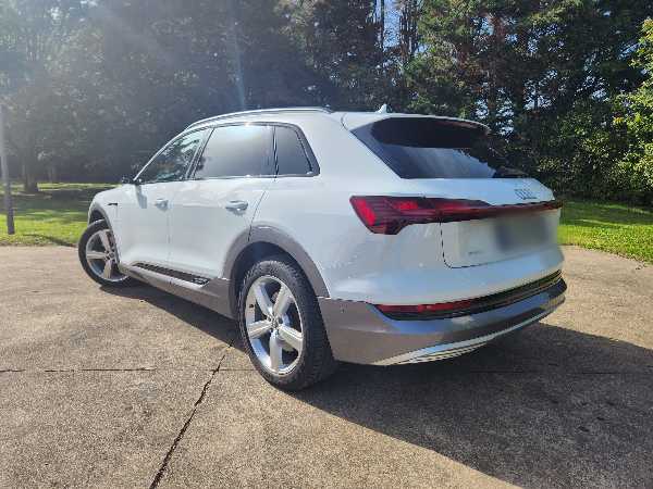 Audi E-tron Audi e-tron 55 408ch quattro s-line 37 999 euros