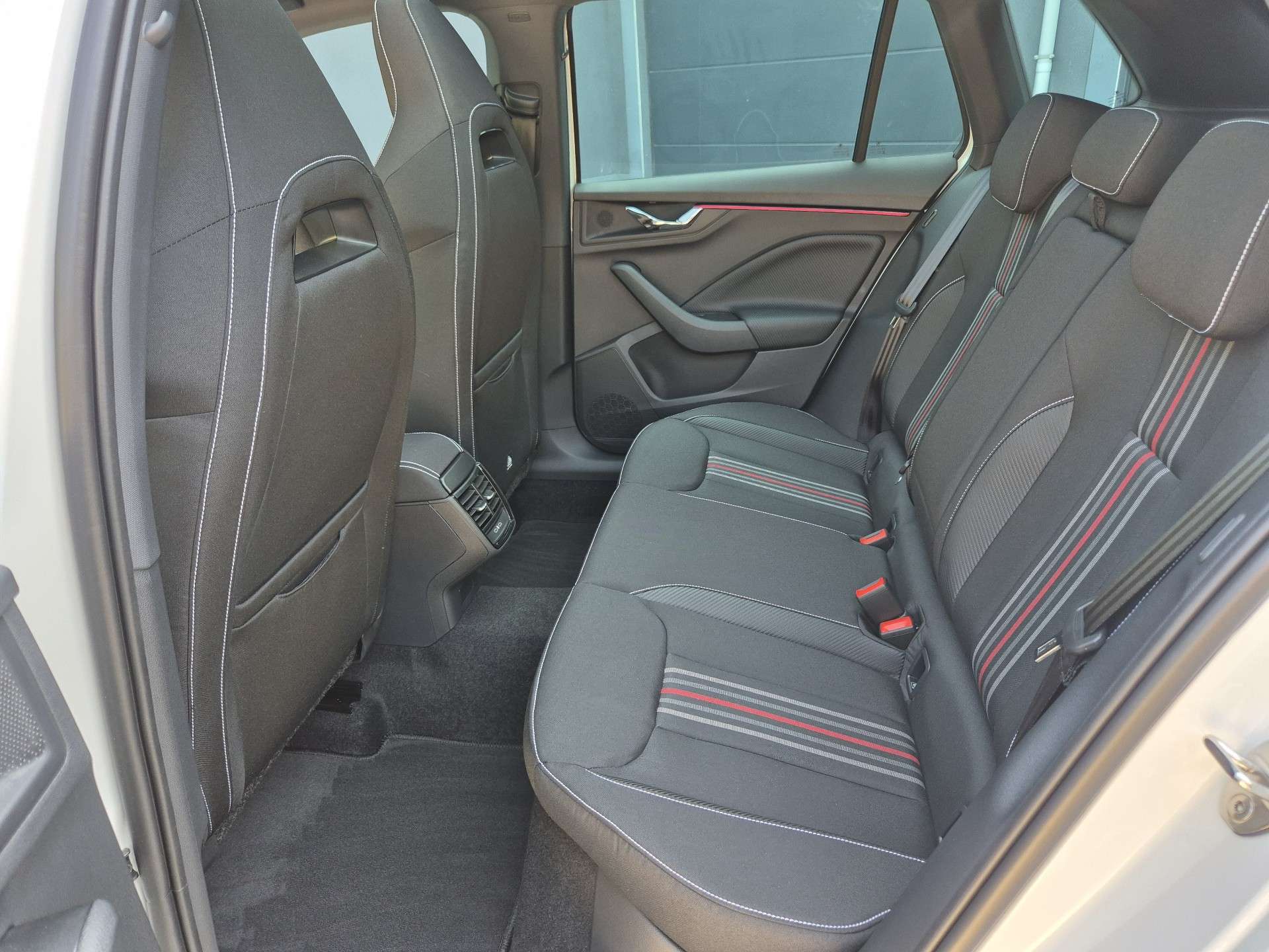 Skoda Kamiq 1.0 TSI Finition "Monte Carlo" DSG - Neuf 0KM - Garantie 12 Mois avec Entretien Effectué - Dispo sous 48H - Zone LEZ Ok