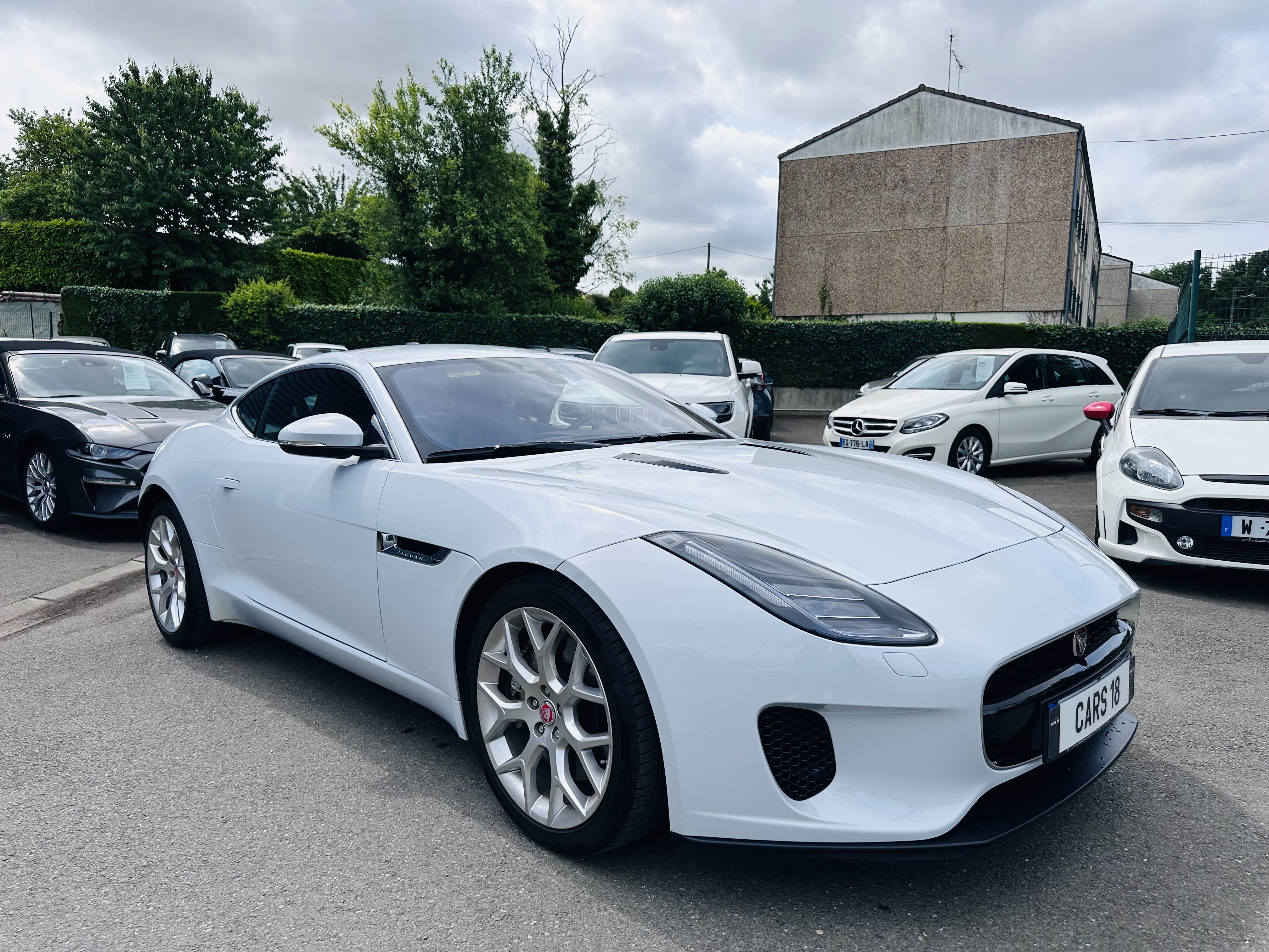 Jaguar F-type (3) COUPE 2.0 P300 R-DYNAMIC AUTO