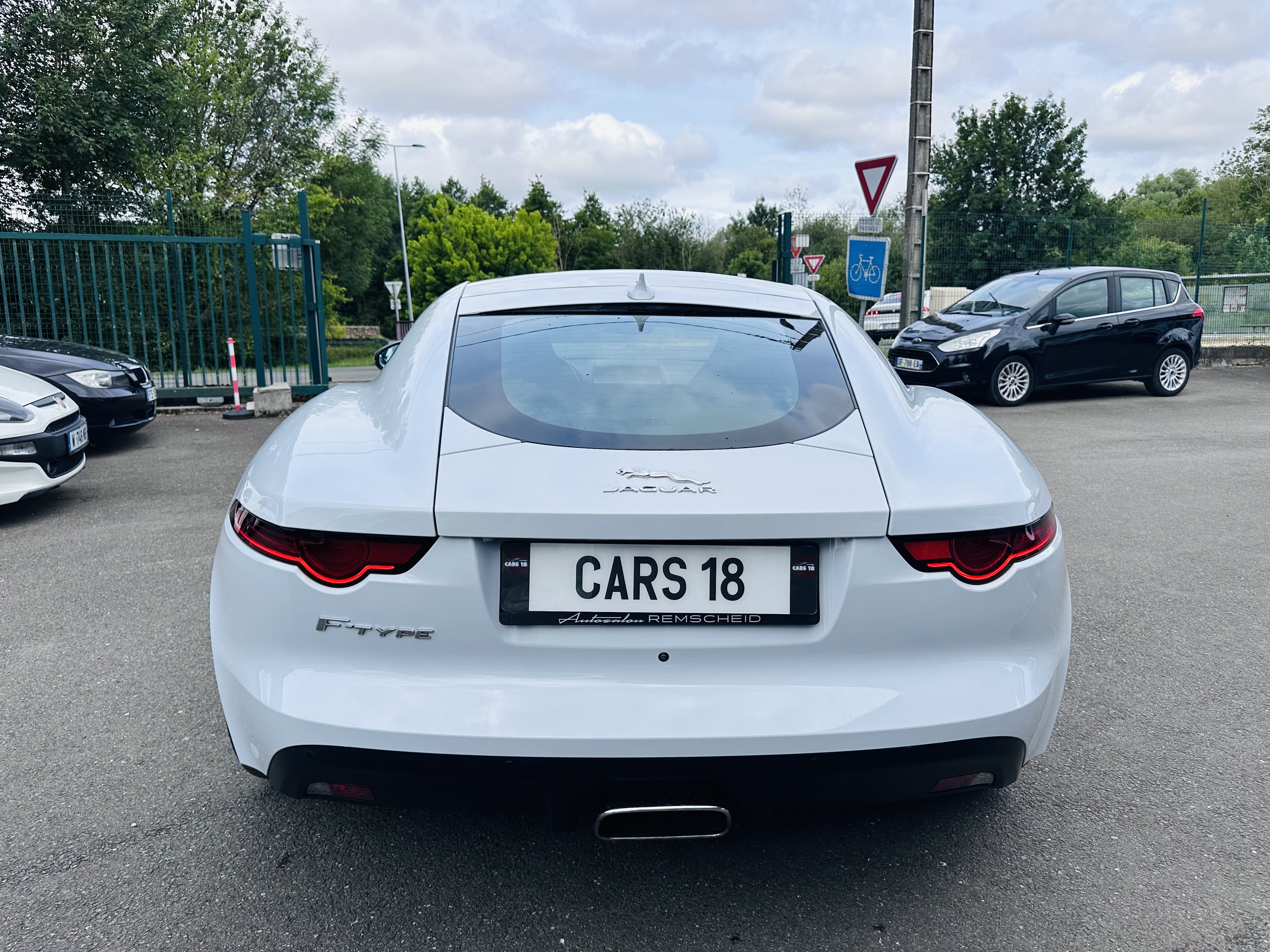 Jaguar F-type (3) COUPE 2.0 P300 R-DYNAMIC AUTO
