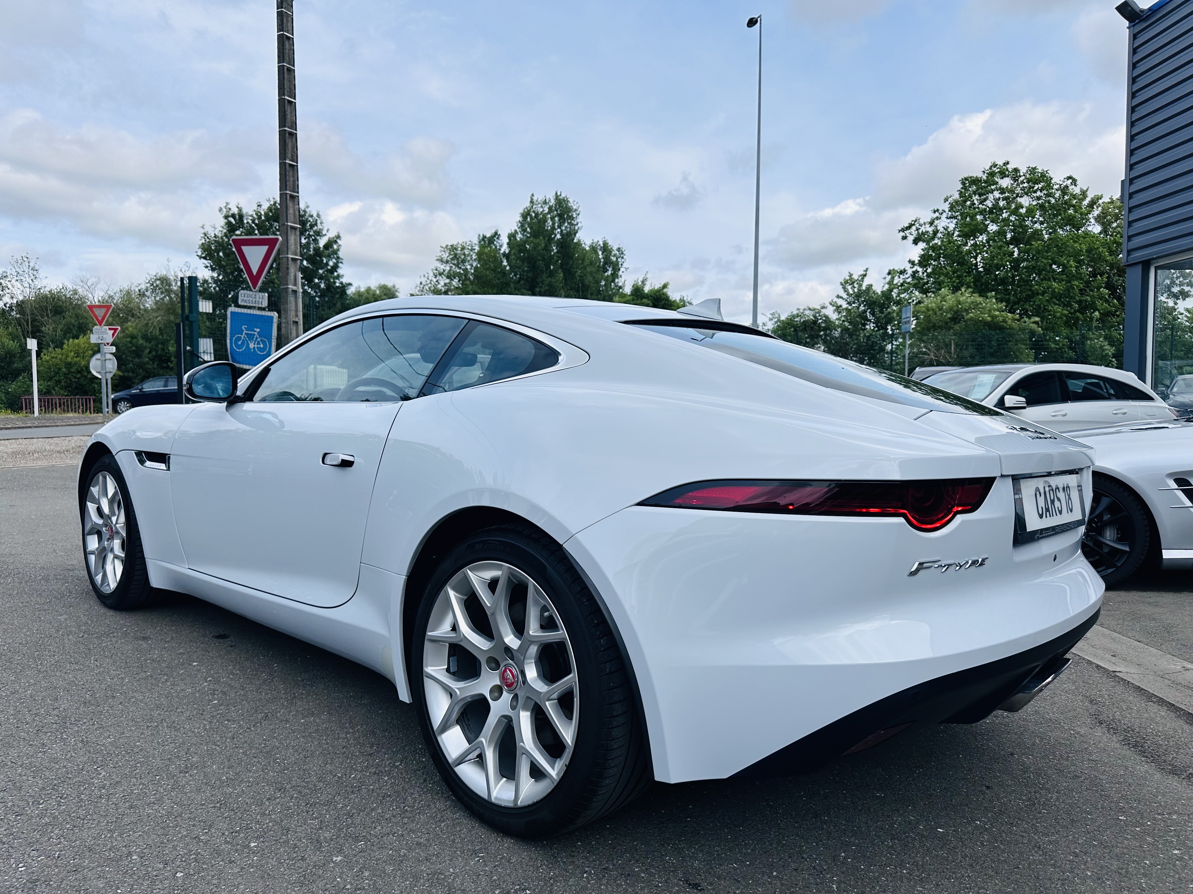 Jaguar F-type (3) COUPE 2.0 P300 R-DYNAMIC AUTO
