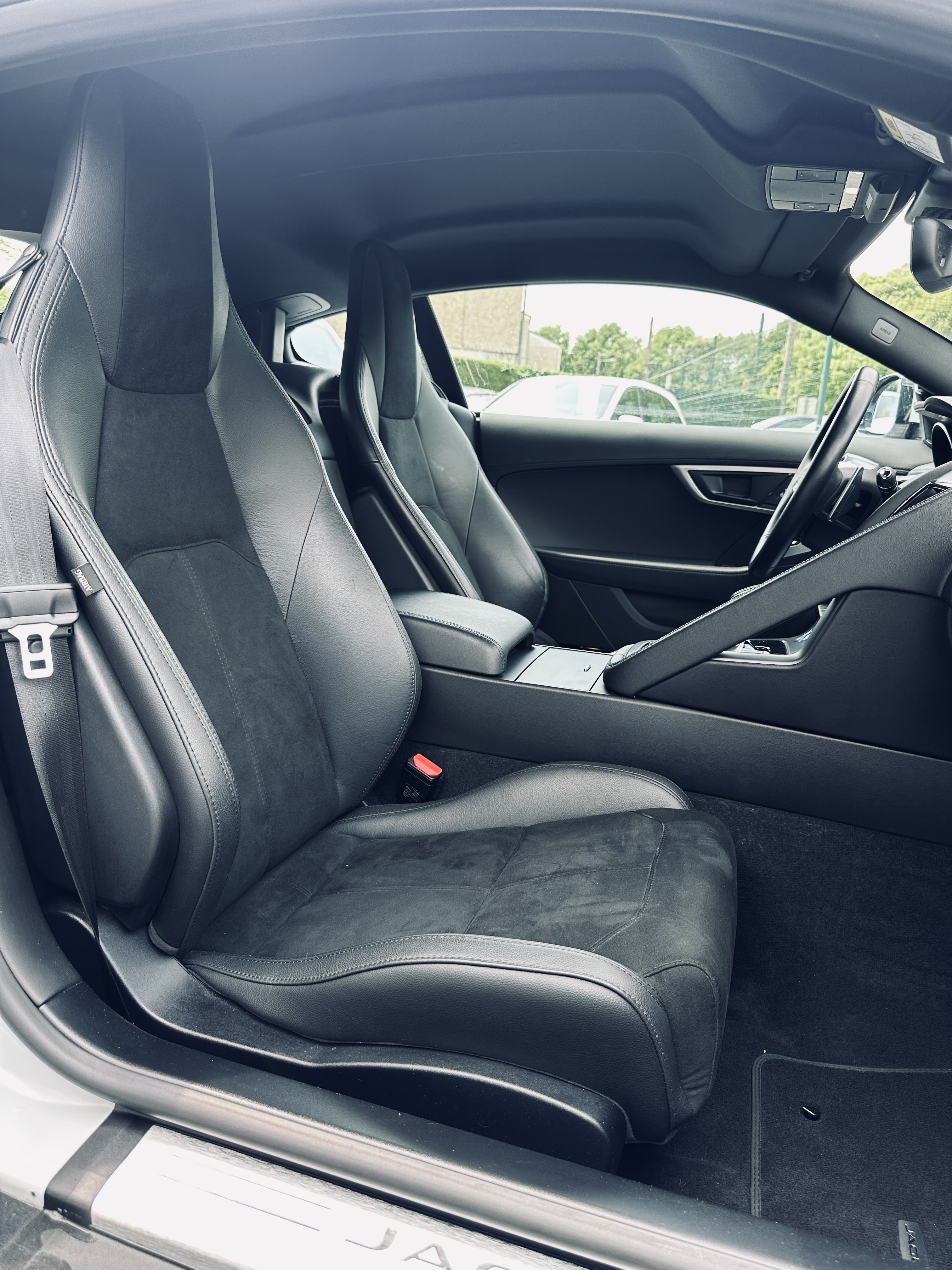 Jaguar F-type (3) COUPE 2.0 P300 R-DYNAMIC AUTO