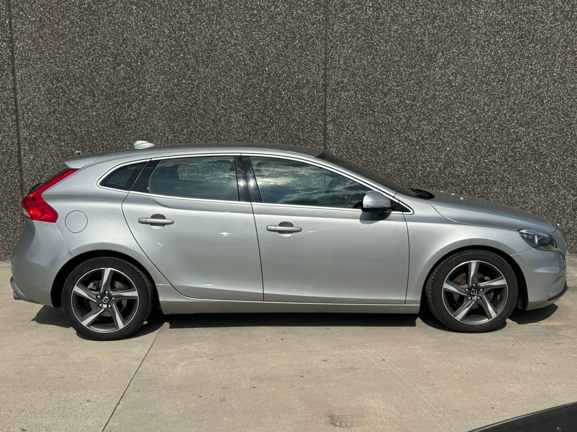 Volvo V40 1.6 D2 Kinetic R-Design// GARANTIE 12 MOIS //