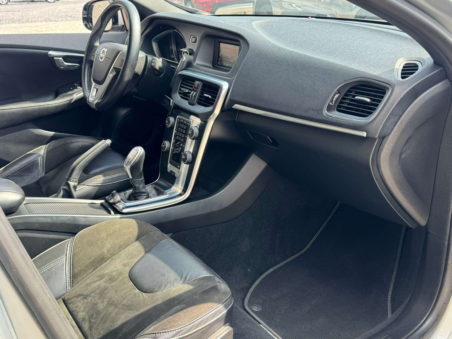 Volvo V40 1.6 D2 Kinetic R-Design// GARANTIE 12 MOIS //