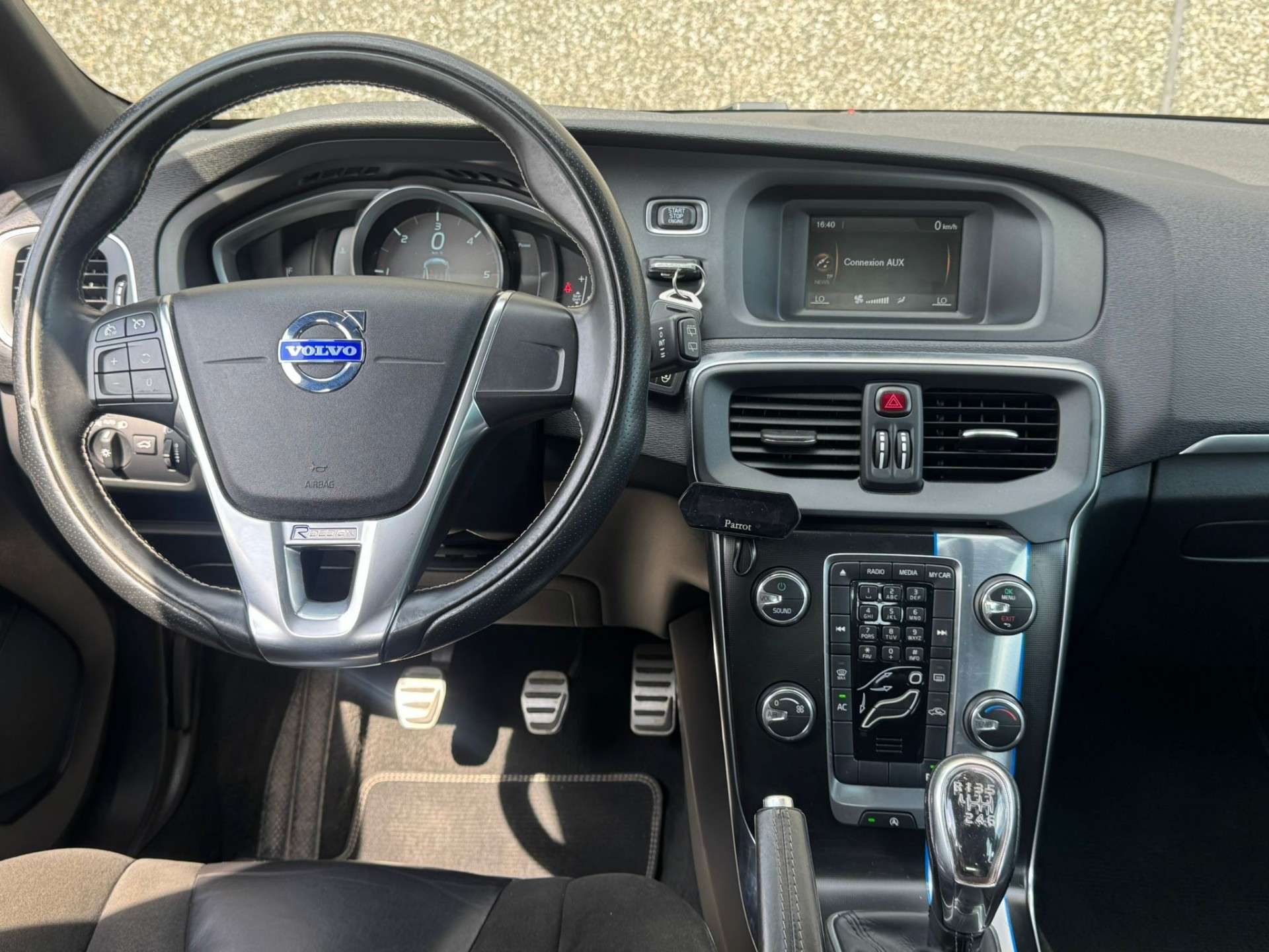 Volvo V40 1.6 D2 Kinetic R-Design// GARANTIE 12 MOIS //