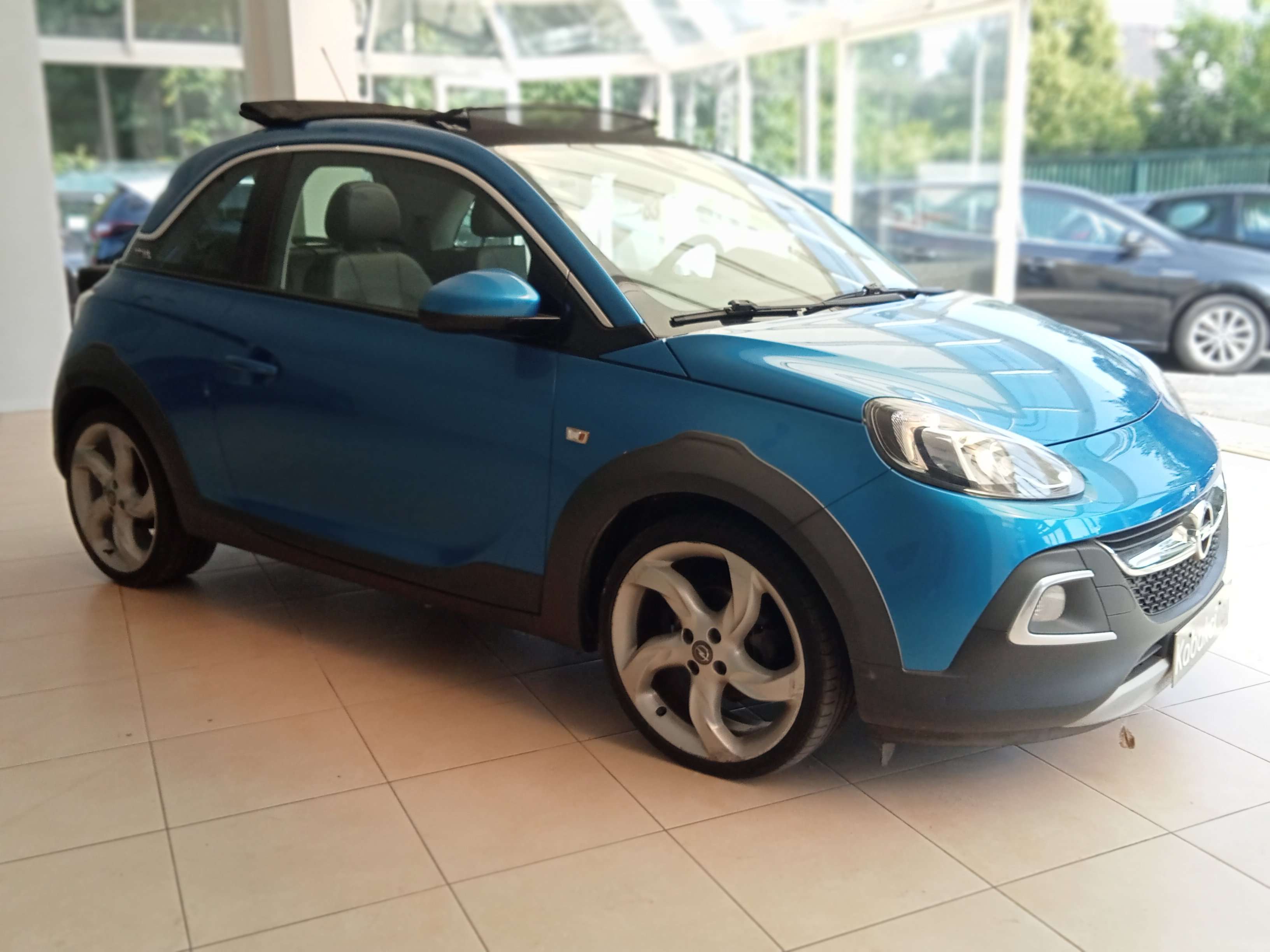 Opel Adam 1.2 Twinport 70cv/TOIT OUVRANT/GPS/CAPTEURS /TEL