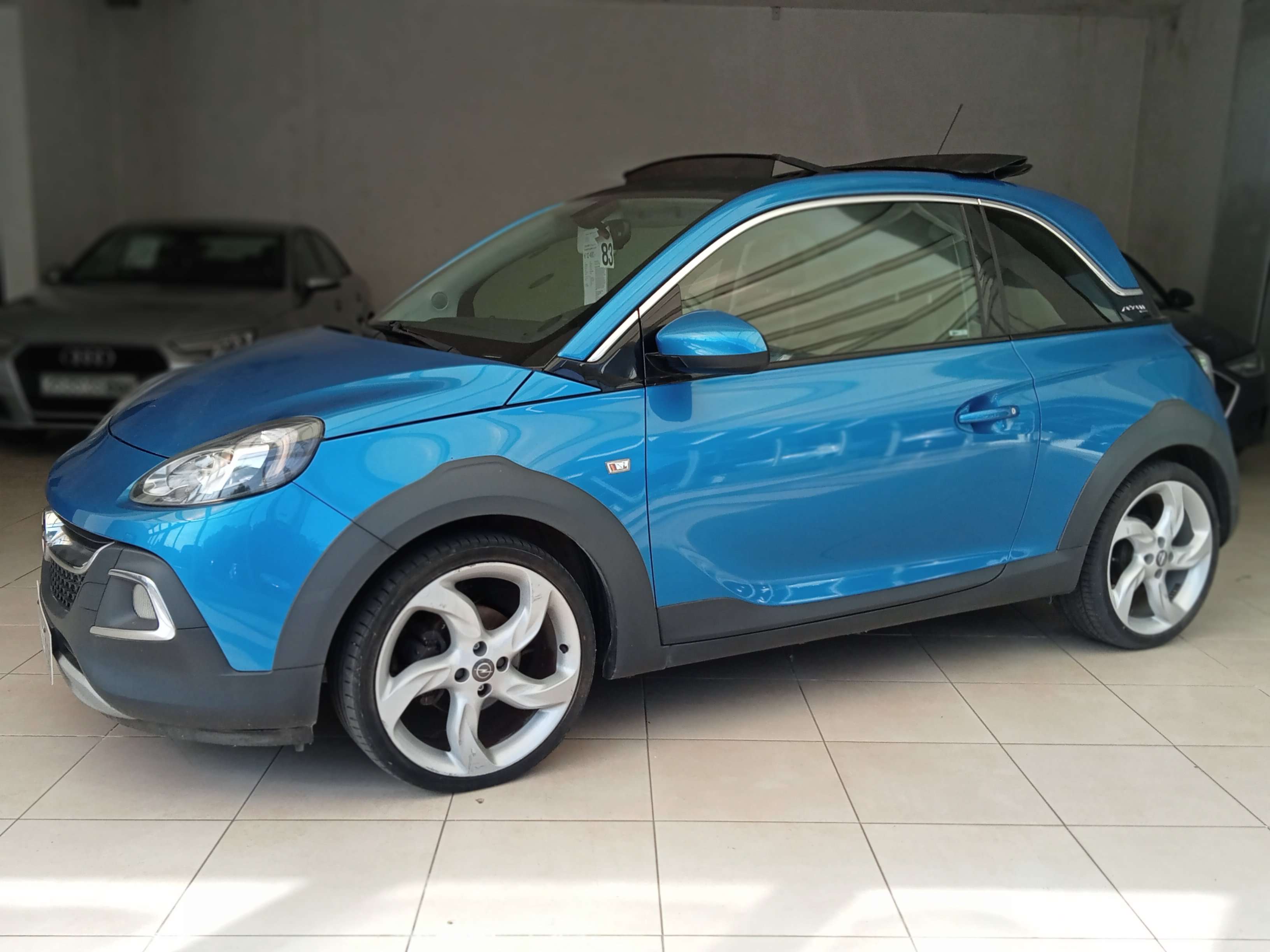 Opel Adam 1.2 Twinport 70cv/TOIT OUVRANT/GPS/CAPTEURS /TEL