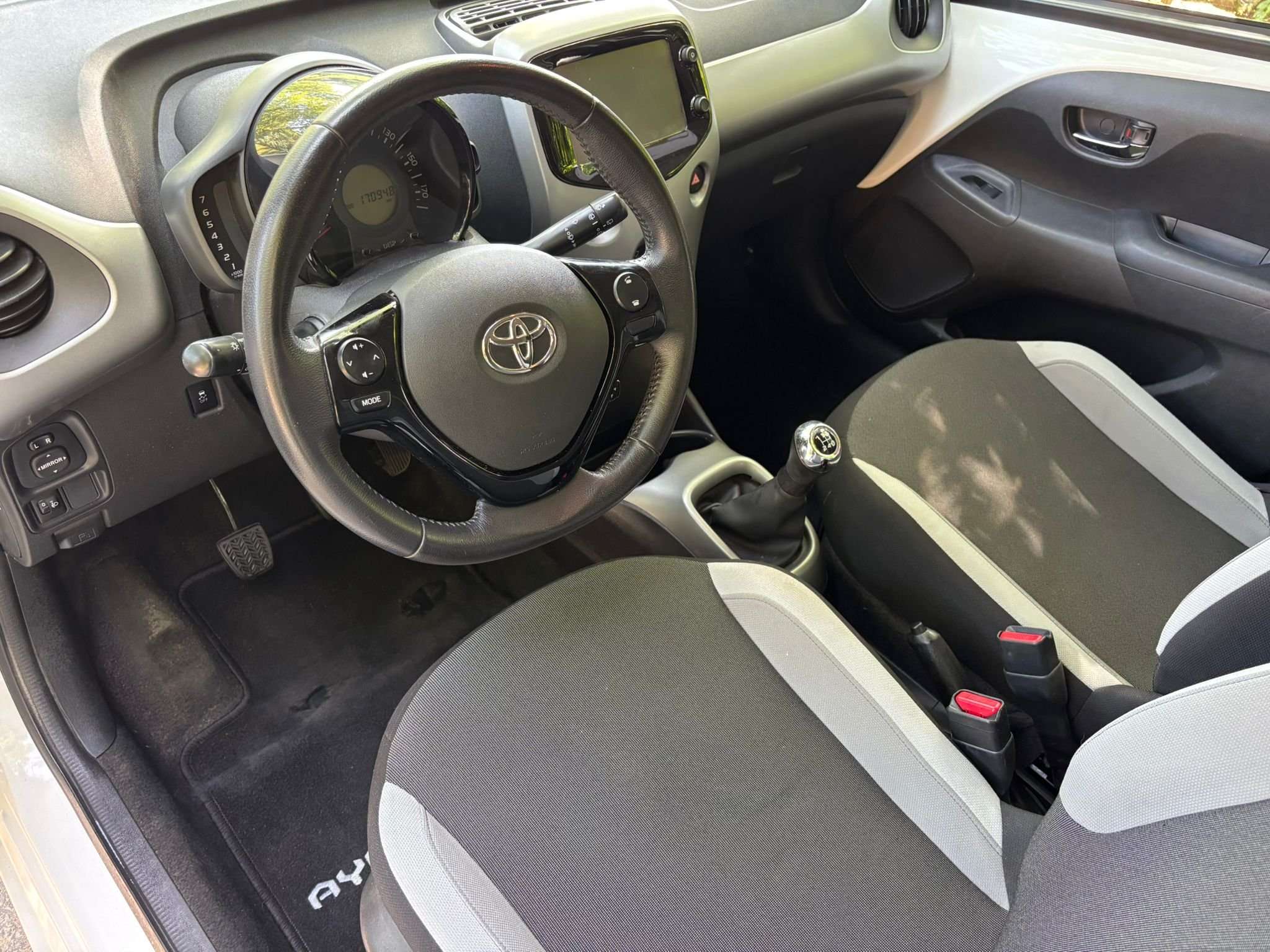 Toyota Aygo 1.0i VVT-i /CAMERA RECUL/A.C AUTO/TEL/REG.V