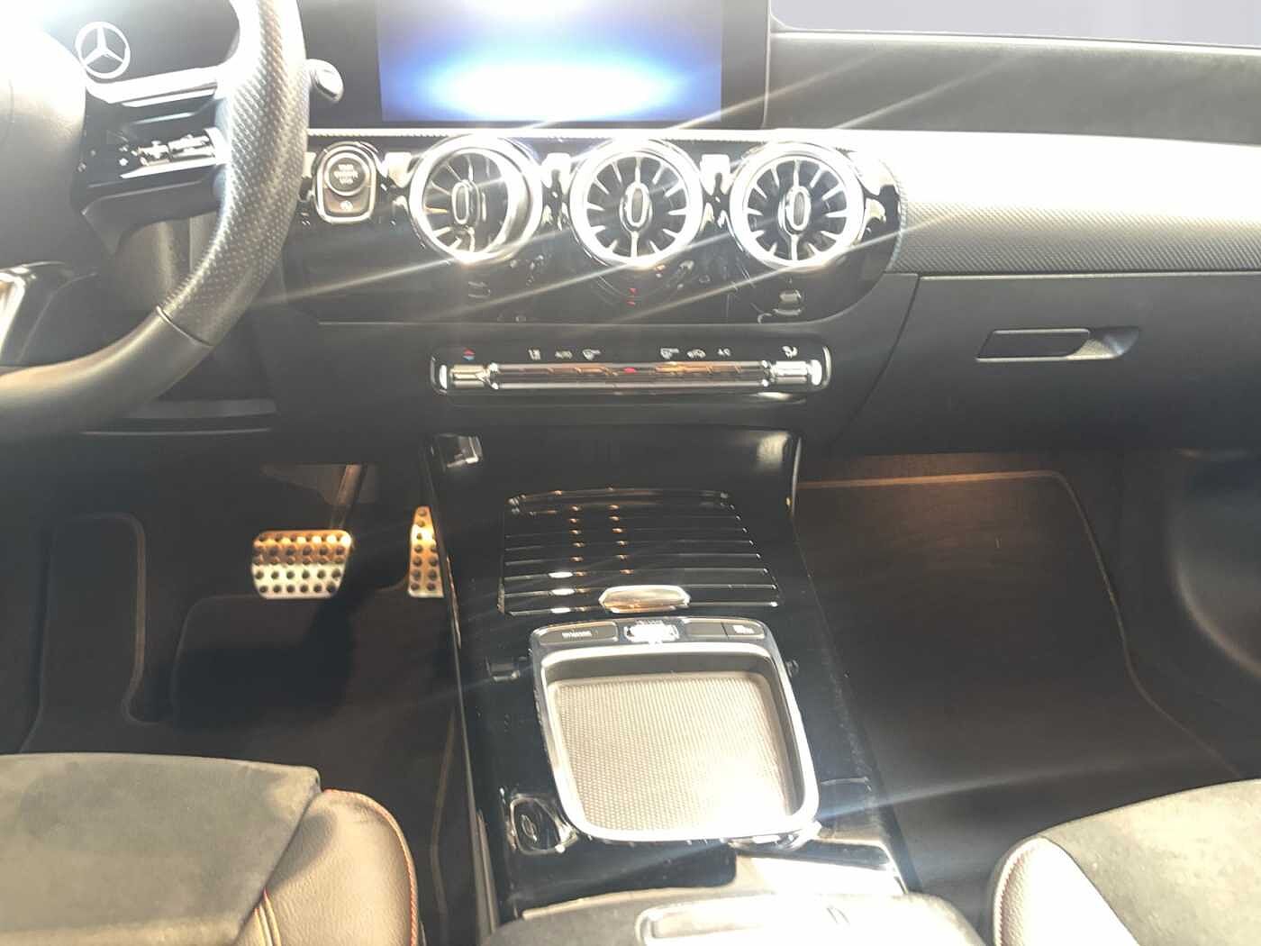 Mercedes-Benz A 180  AMG Line