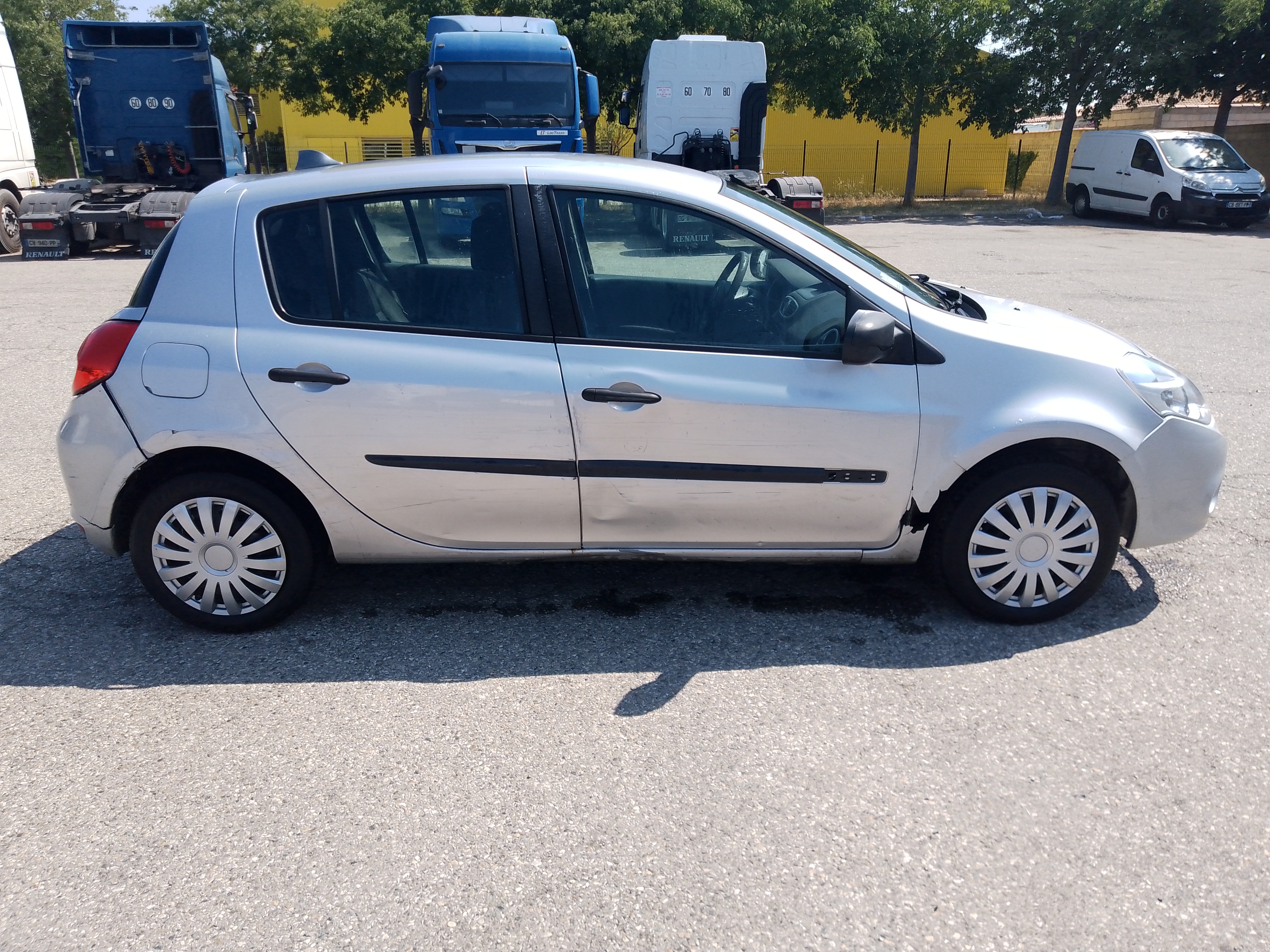Renault Clio III (2) 1.5 DCI 70 EXPRESSION CLIM 5P ECO2