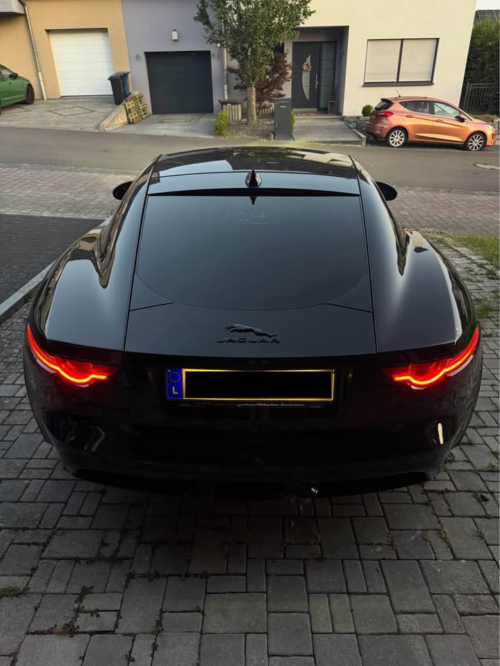 Jaguar F-type (3) COUPE 2.0 P300 R-DYNAMIC AUTO
