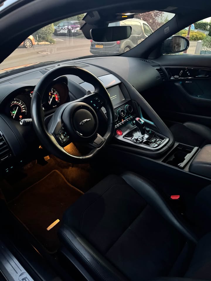 Jaguar F-type (3) COUPE 2.0 P300 R-DYNAMIC AUTO