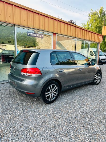 Volkswagen Golf VII 1.6 TDI 105 BLUEMOTION TECHNOLOGY CONFORTLINE 3P