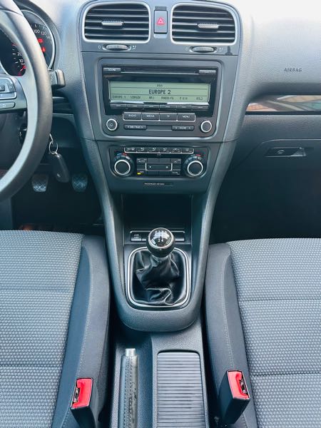 Volkswagen Golf VII 1.6 TDI 105 BLUEMOTION TECHNOLOGY CONFORTLINE 3P