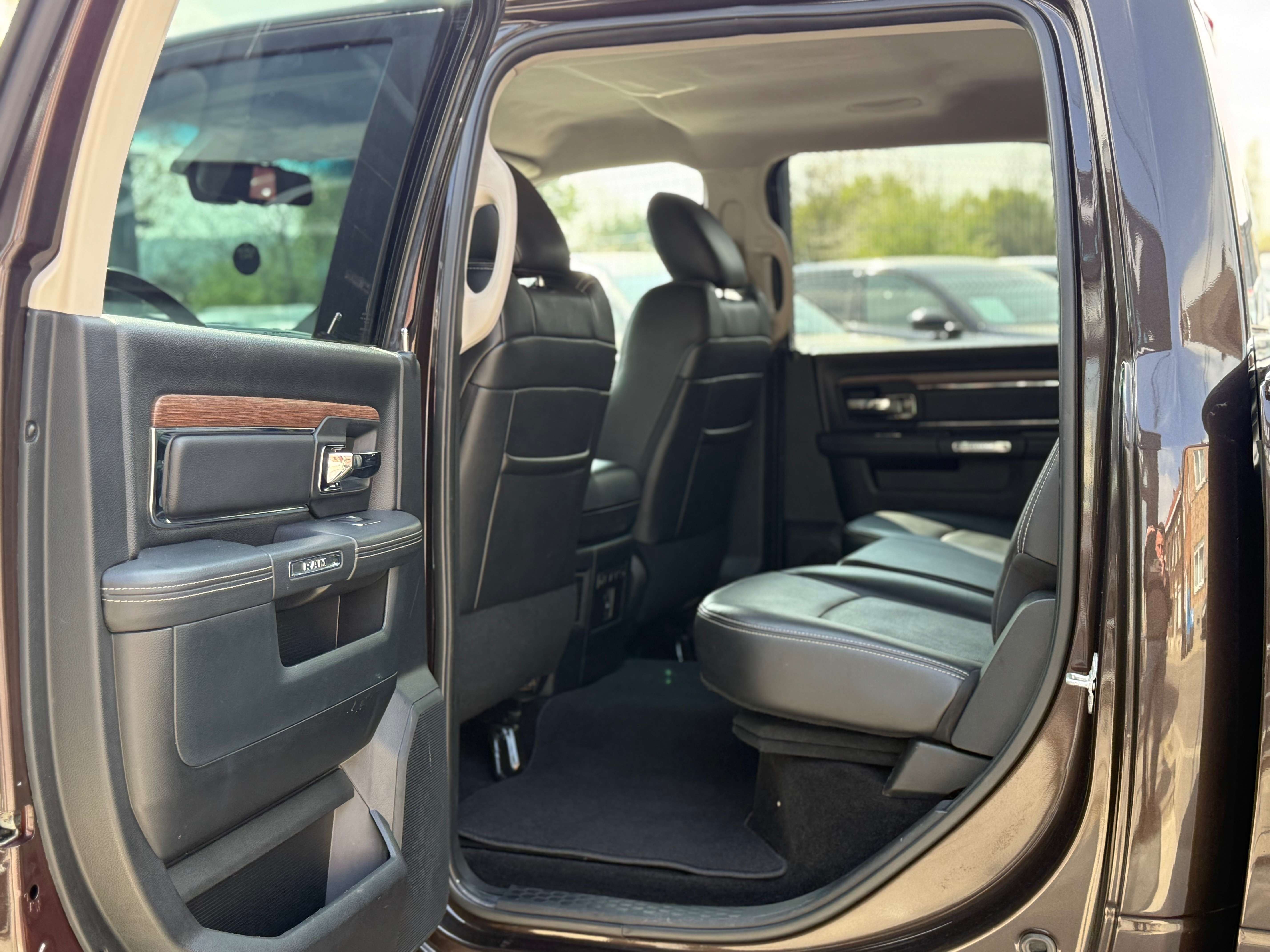 Dodge RAM 5.7 LPG LARAMIE /NAVI /CAMERA /FULL OPTIONS