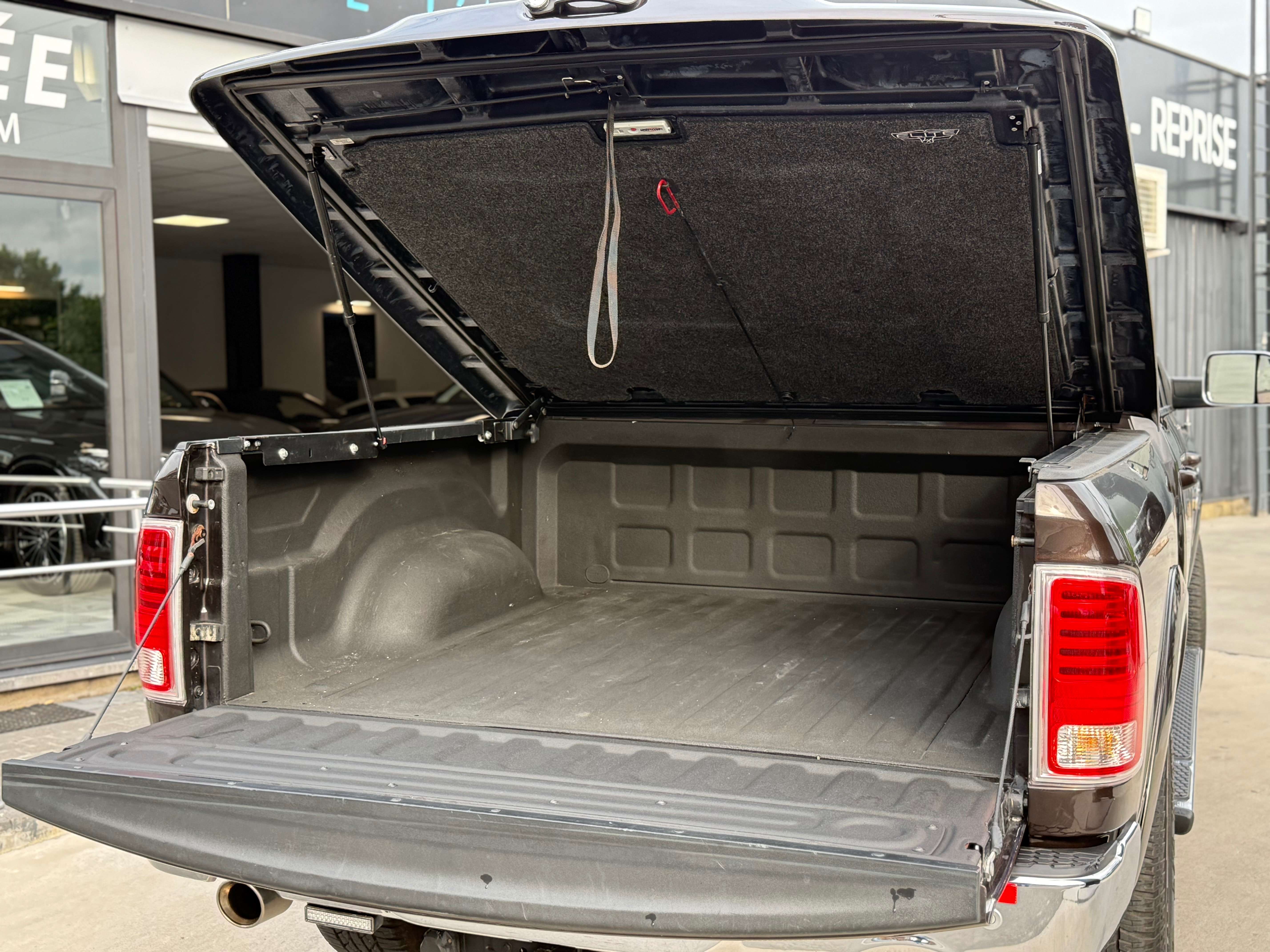 Dodge RAM 5.7 LPG LARAMIE /NAVI /CAMERA /FULL OPTIONS