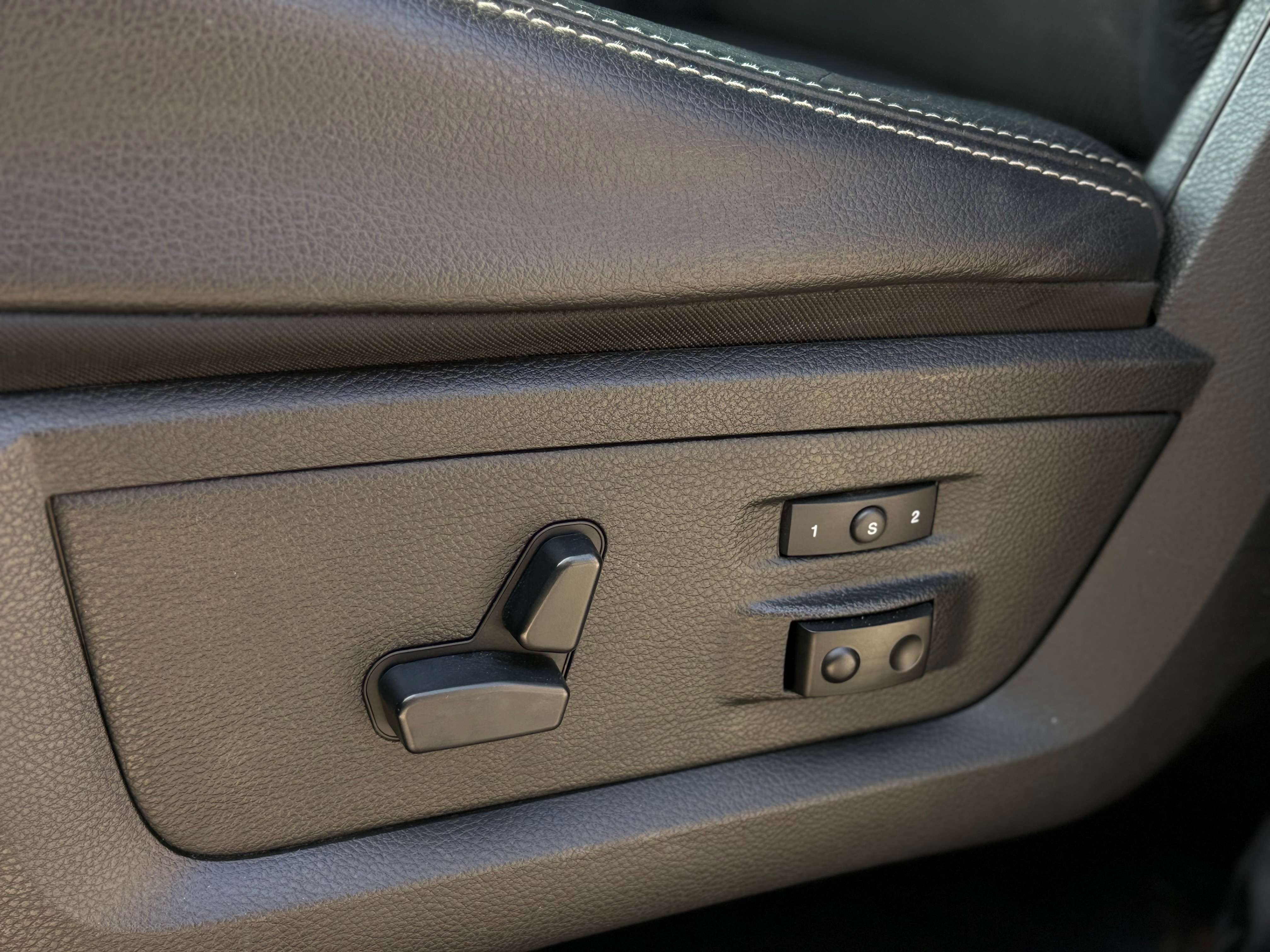 Dodge RAM 5.7 LPG LARAMIE /NAVI /CAMERA /FULL OPTIONS