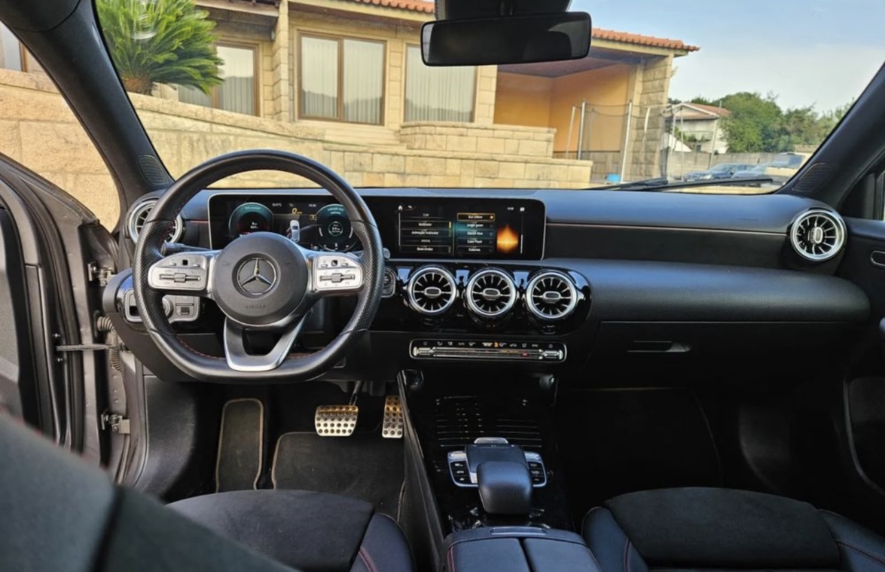 Mercedes-Benz Classe A IV BERLINE 250 AMG LINE 4MATIC 7G-DCT