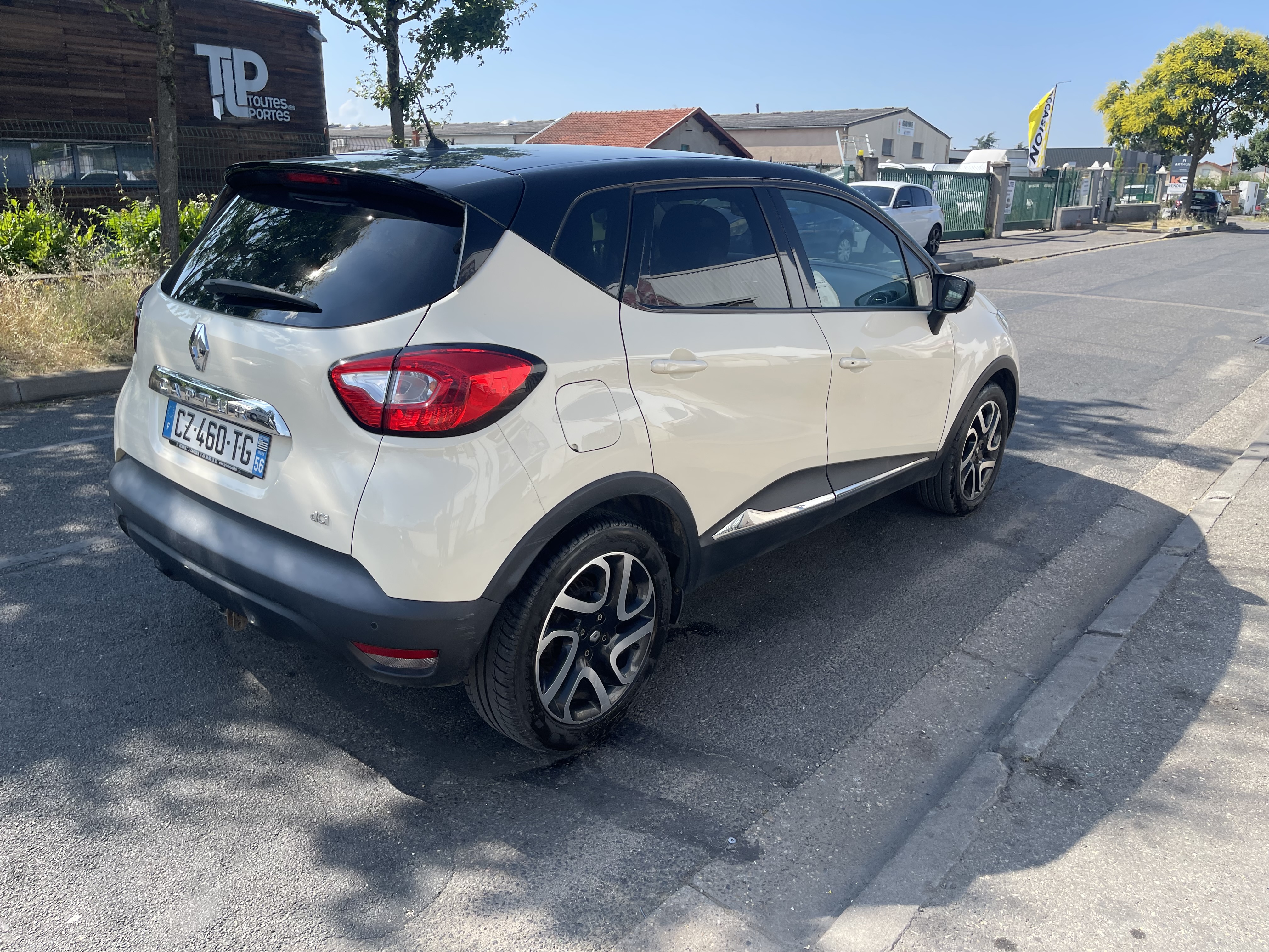 Renault Captur (2) 1.5 DCI 90 INTENS