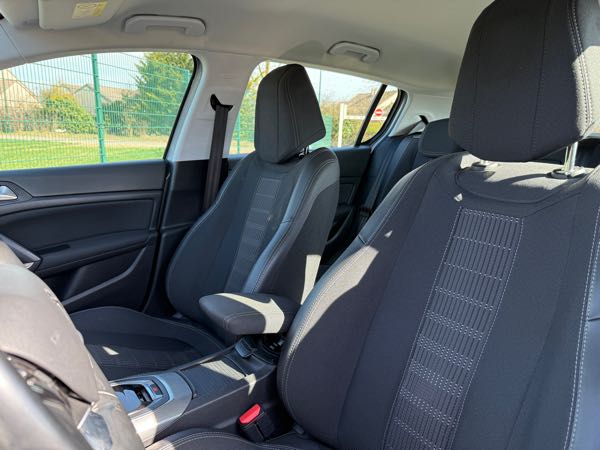 Peugeot 308 II (2) 1.5 BLUEHDI 130 ALLURE