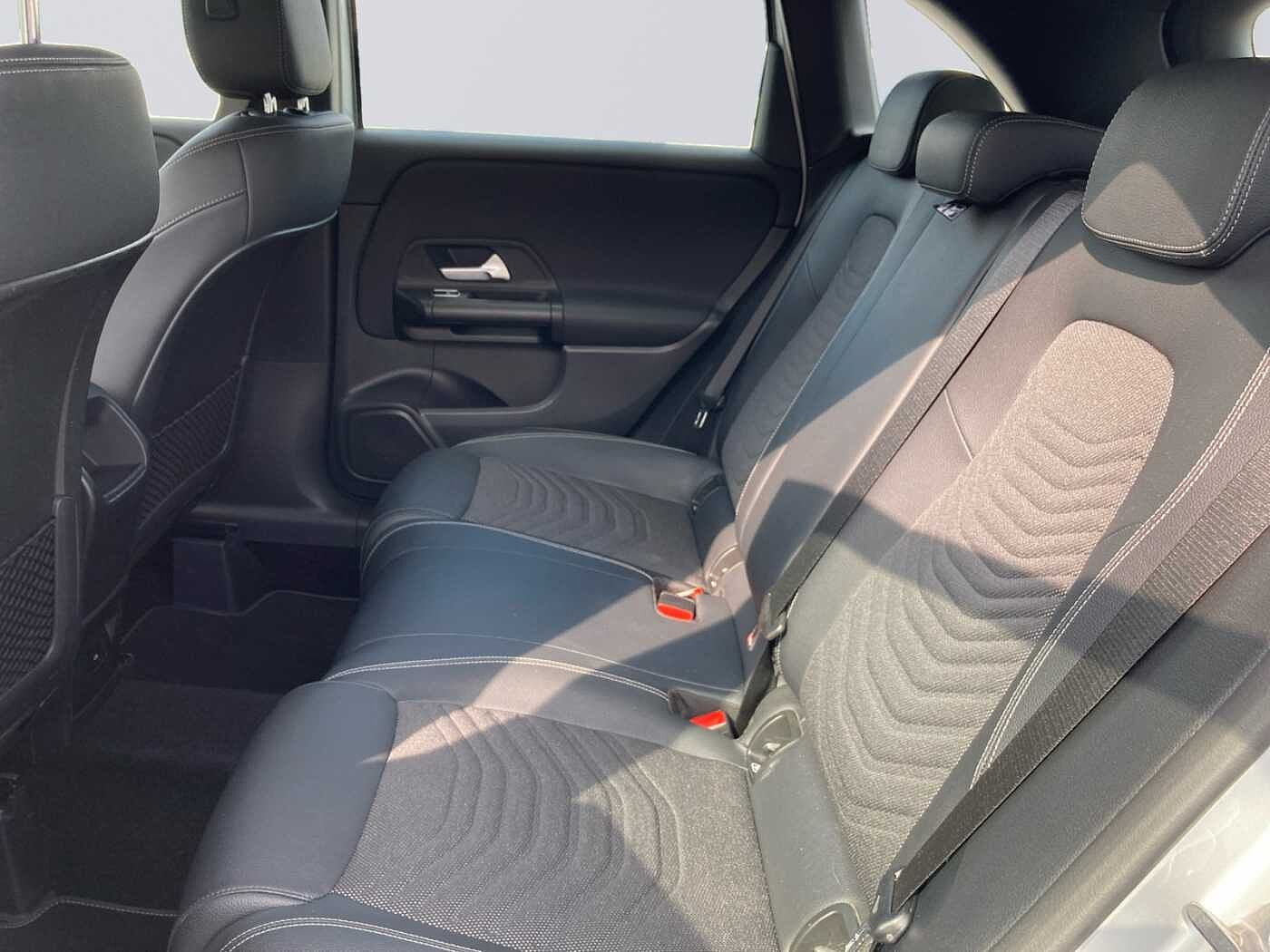 Mercedes-Benz B 180  ...