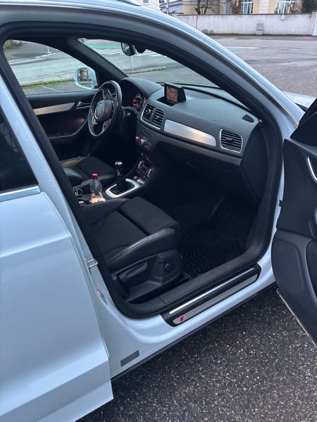 Audi Q3 2.0 TDI 140 S LINE