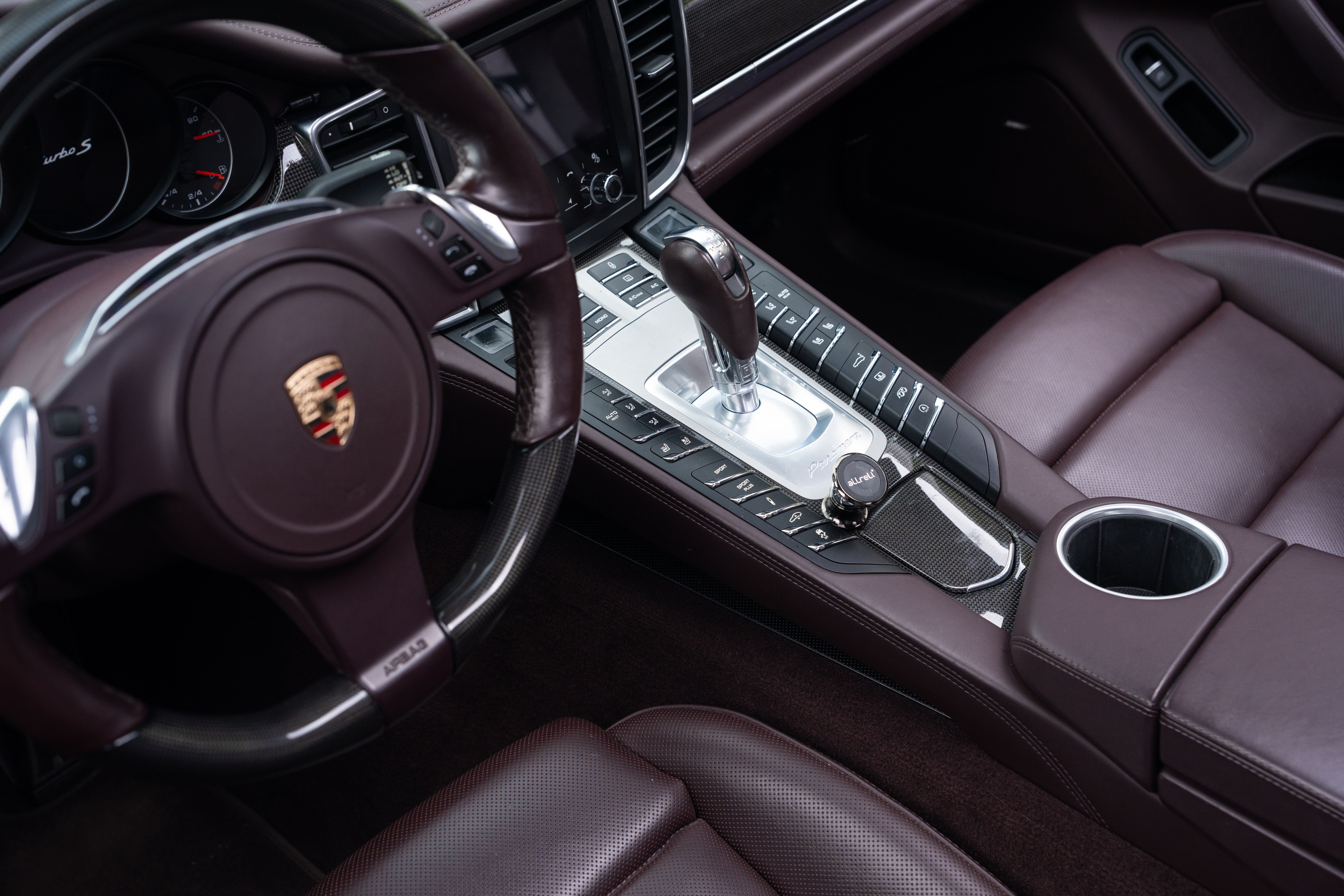 Porsche Panamera V8 4.8 550 TURBO S