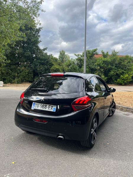Peugeot 208 (2) 1.2 PURETECH 110 S&amp;S GT LINE 3P