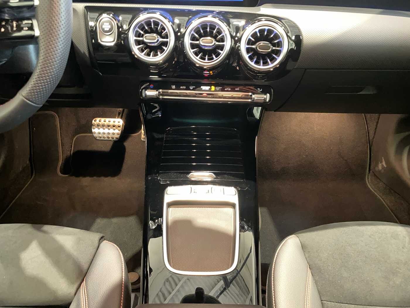 Mercedes-Benz A 180  AMG Line