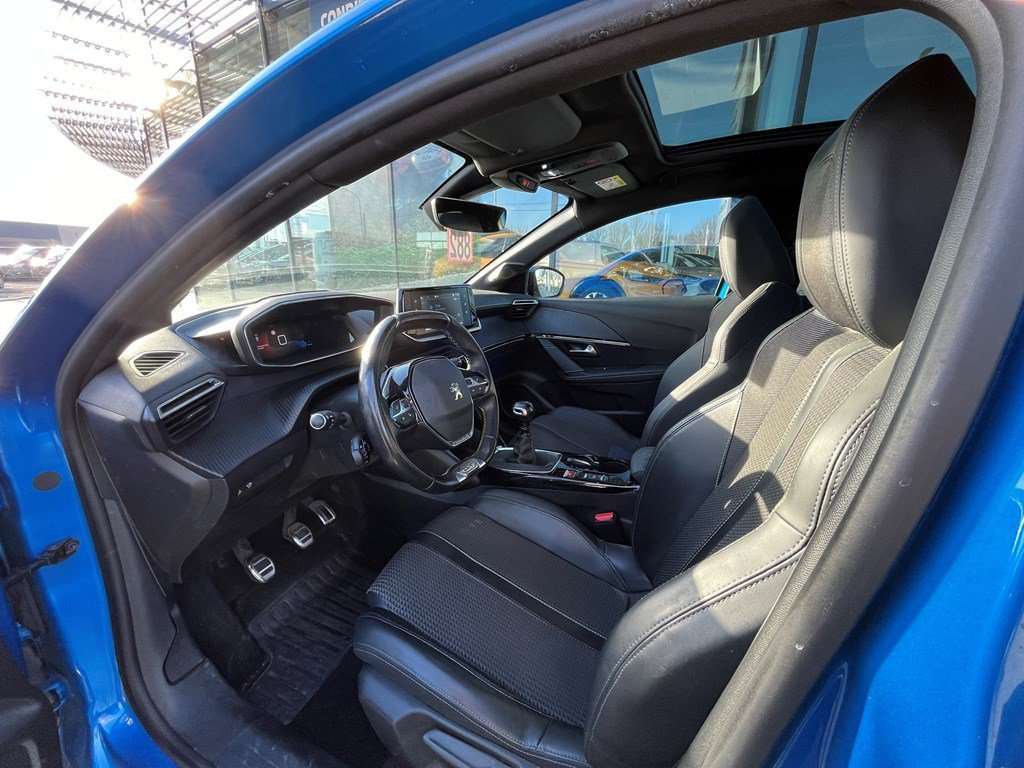 Peugeot 208 GT-LINE - TOIT Pano