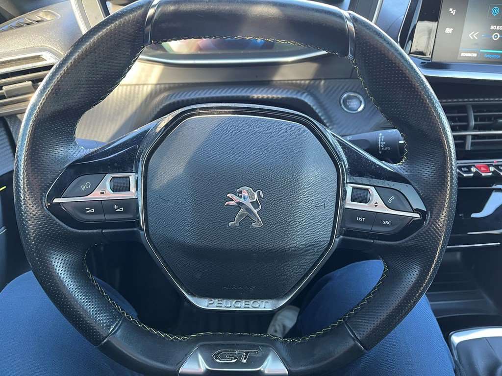 Peugeot 208 GT-LINE - TOIT Pano